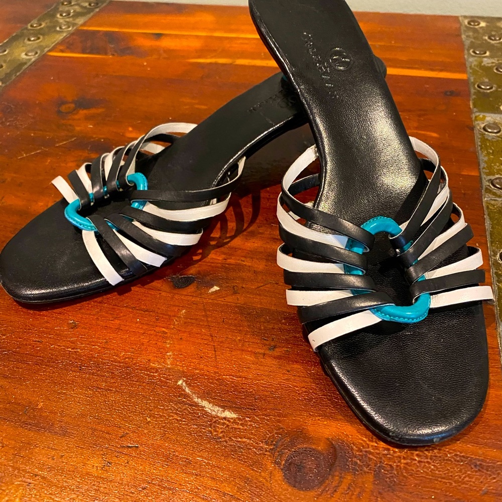 Women’s sandals mini heel.